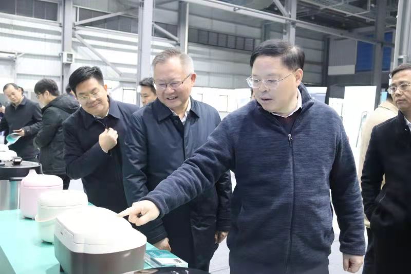 湖南省委常委、省委秘书长张剑飞一行来平博·(pinnacle)官方网站
调研