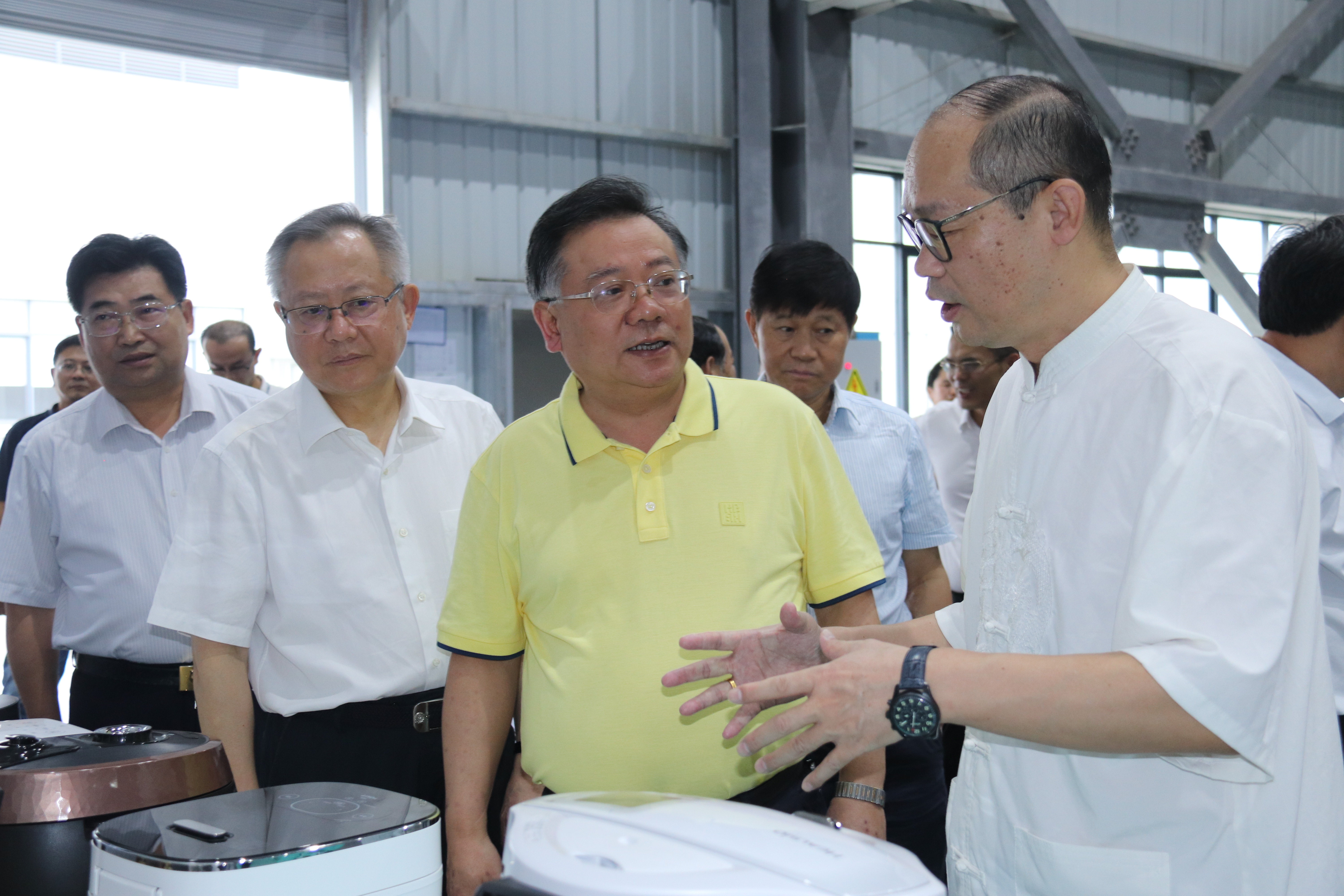 湖南省政协党组成员、副主席易鹏飞等省政协赴邵阳经开区平博·(pinnacle)官方网站
产业项目调研团一行